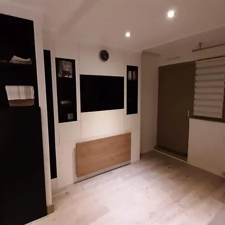 Superbe 2 Etoiles Parking Prive En Centre 엑스레뱅